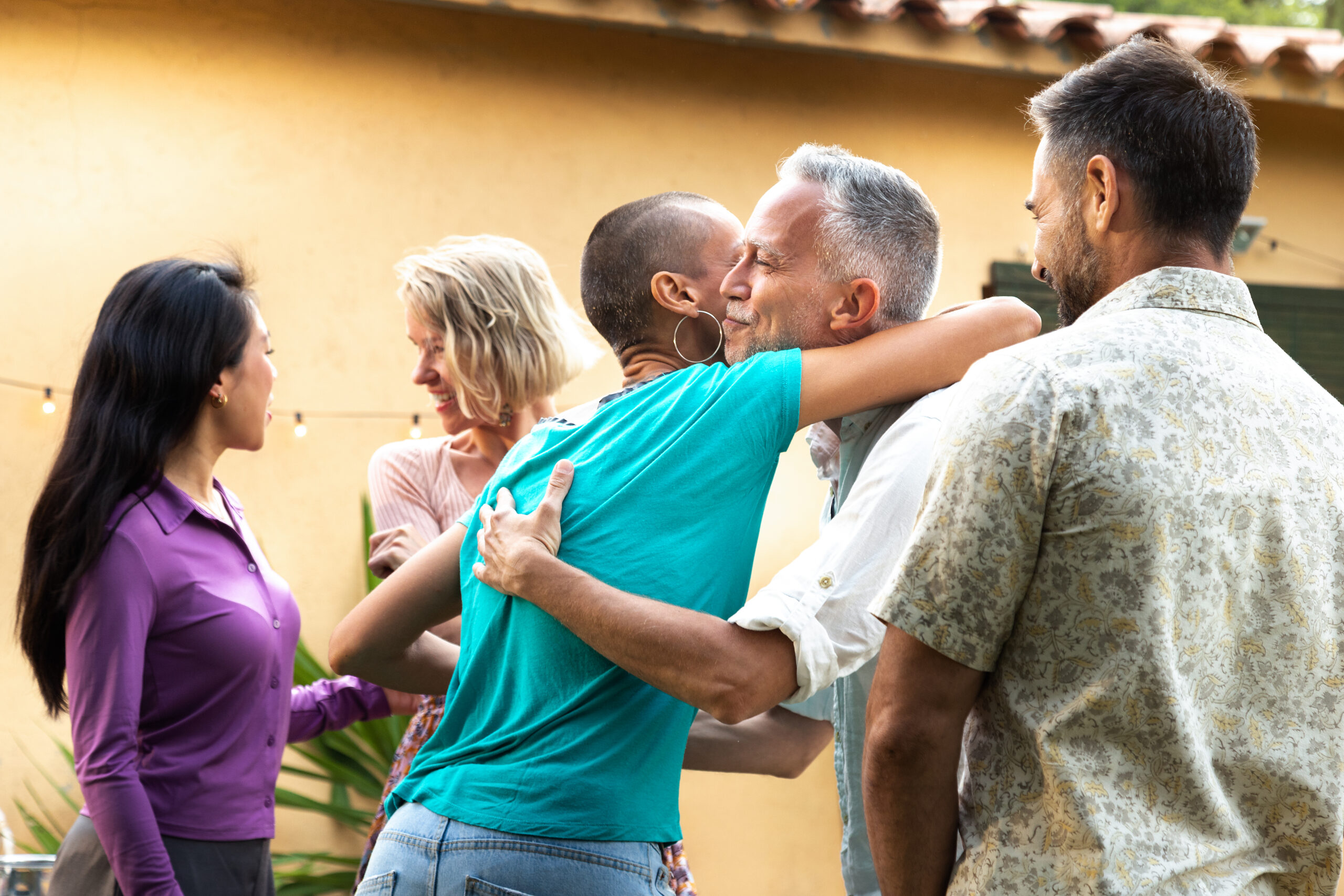 Holiday Hosting on a Budget: 6 Easy Tips