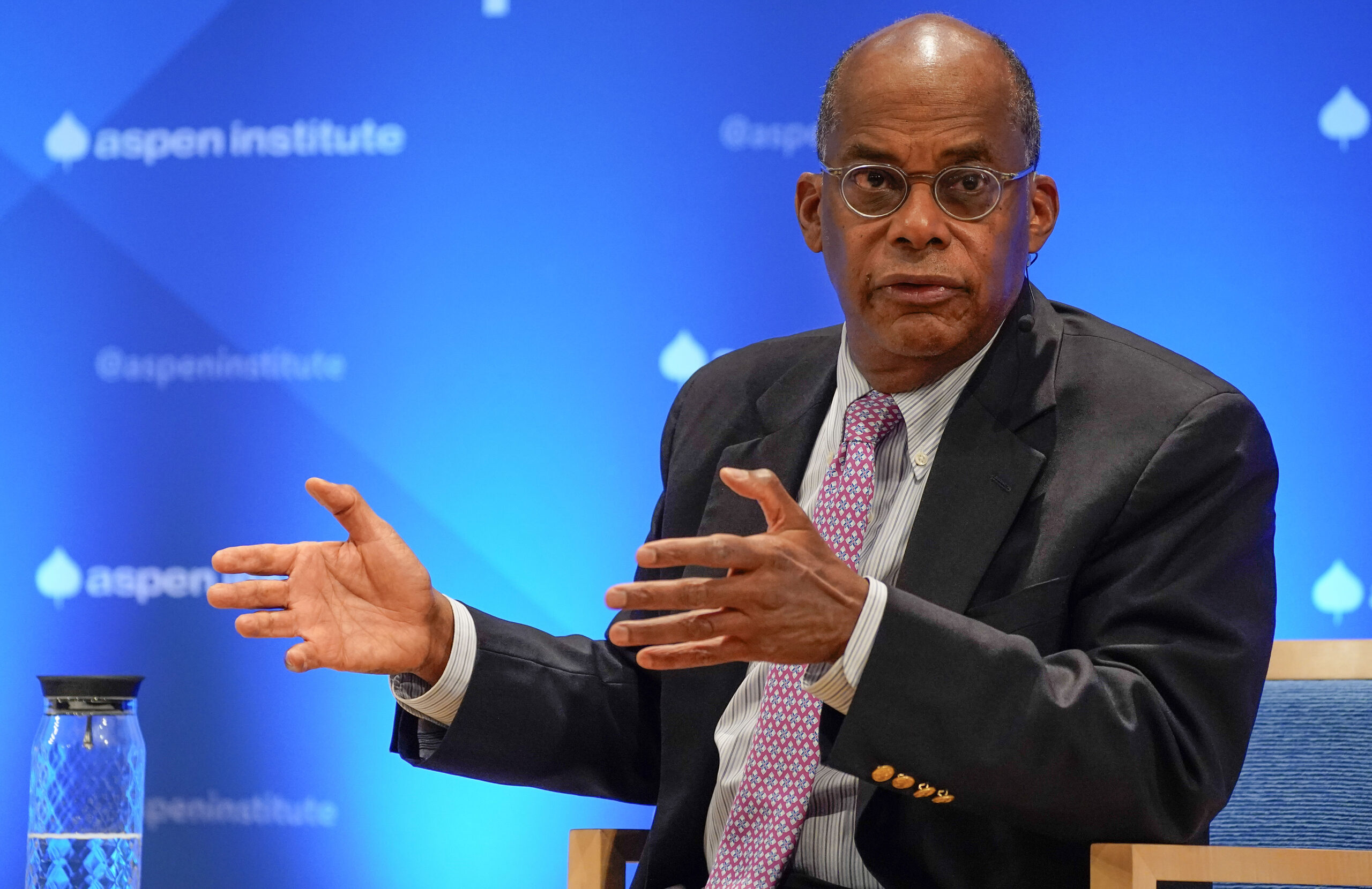 The Global Economy at a Crossroads: Leadership in an Uncertain World