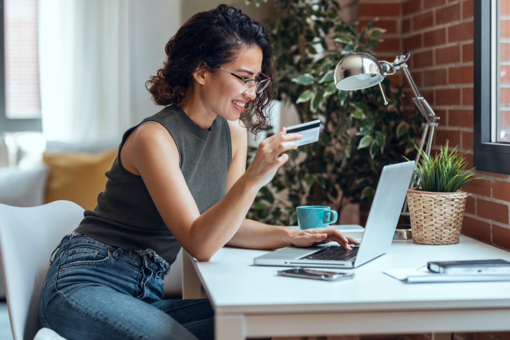 Can You Pay a Credit Card Bill With a Visa Gift Card?